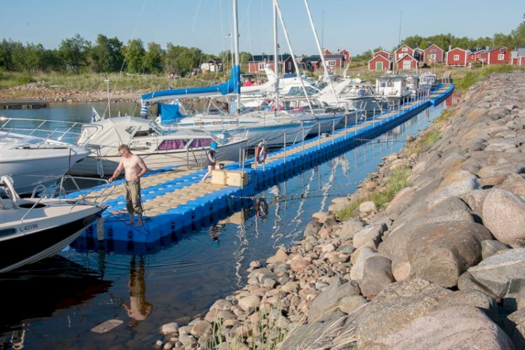 Vill du uppleva Haparanda skärgård utan egen båt finns det fasta båtresor ut till Haparanda Sandskär. Vad heter företaget som erbjuder resor till Sandskär?