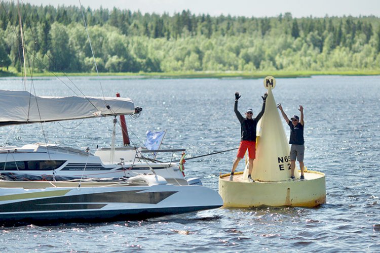 Bottenviken gränsar i söder till ?